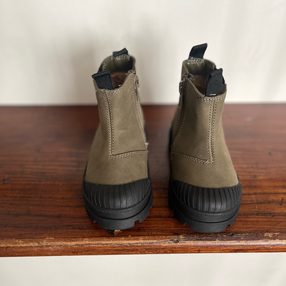Toddler Boy Suede Bootie. Brand: H & M. Size: 6.5 (toddler). Never worn
